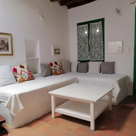 Traditional House In A Settlement In Paros 度假居 雷夫克斯