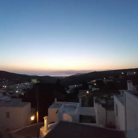 Traditional House In A Settlement In Paros 度假居 *